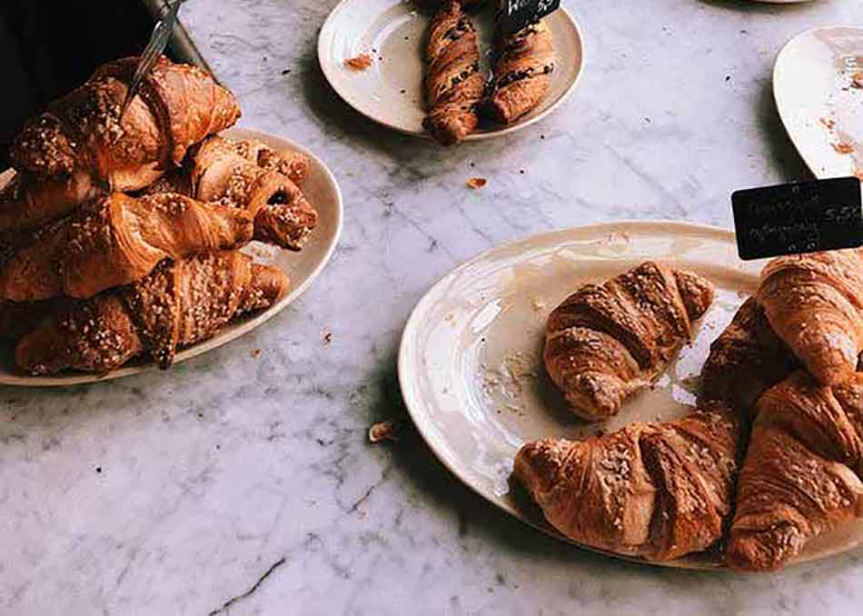 Cada panadería francesa tiene su propia estética y croissants una más rica que otra.