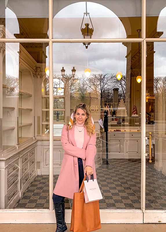 Loca Suelta en París por Angelina comprando unos de los más ricos macarons de Paris
