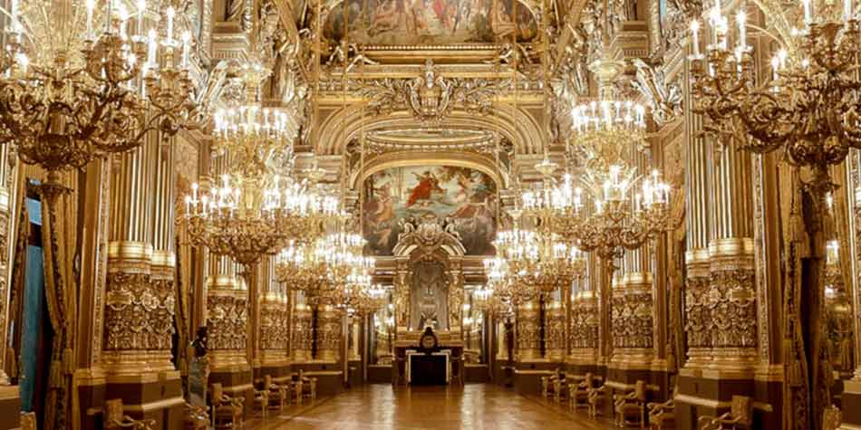 Sin dudas la Ópera Garnier es uno de los palacios más increíbles de la ciudad.