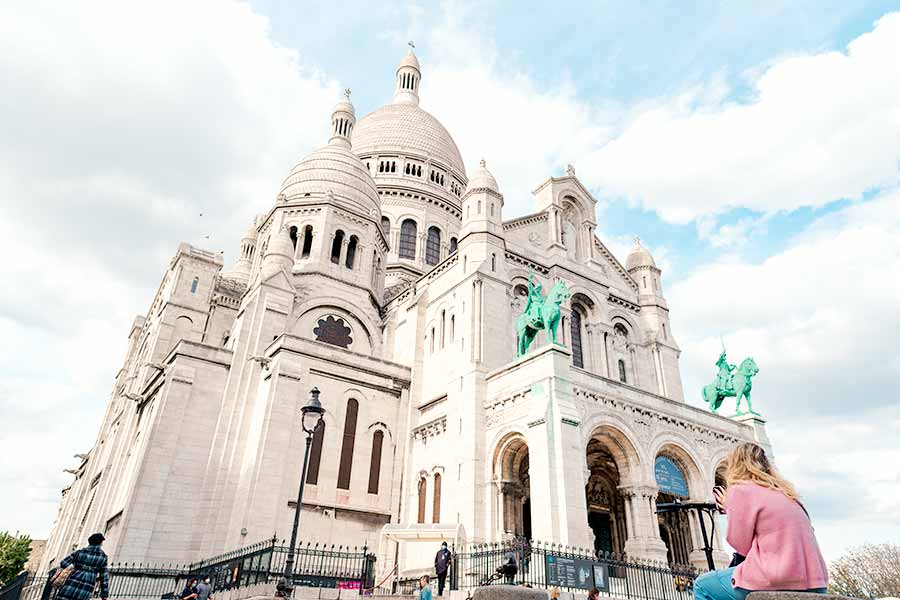 Visitamos el Sagrado corazón de Jesús de París al finalizar el tour por Montmartre con crepe.