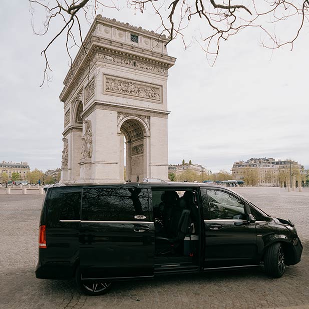 Tour privado en París en van con chofer privado