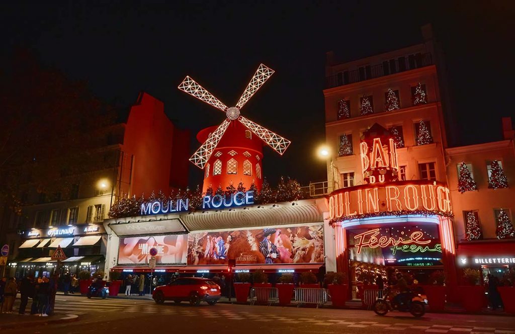 Qué ver en París de noche: Molino Rojo
