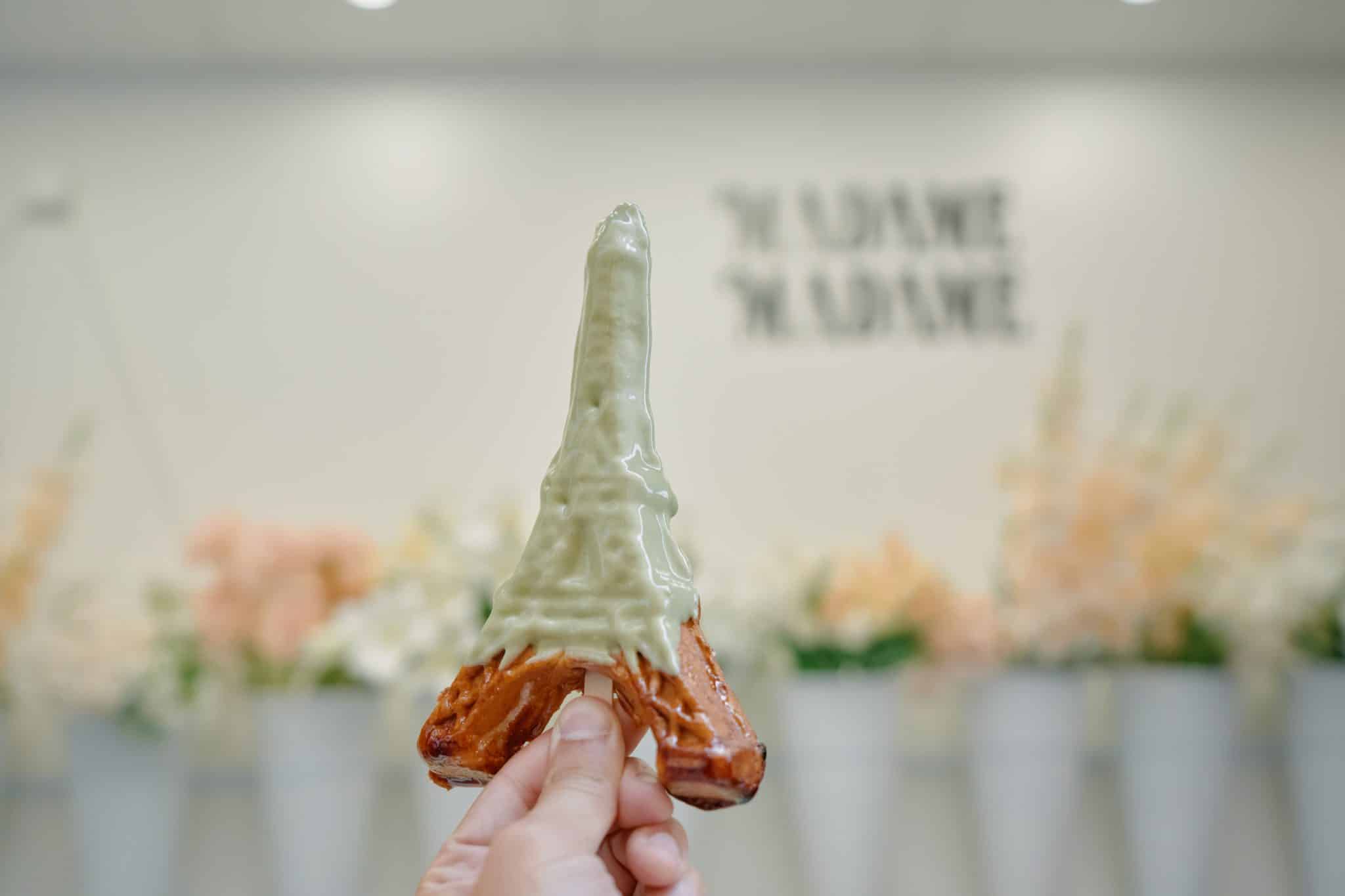 waffles con forma de torre Eiffel en París