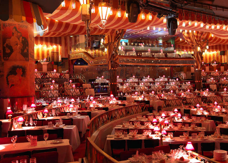 Ver un show en el Moulin Rouge