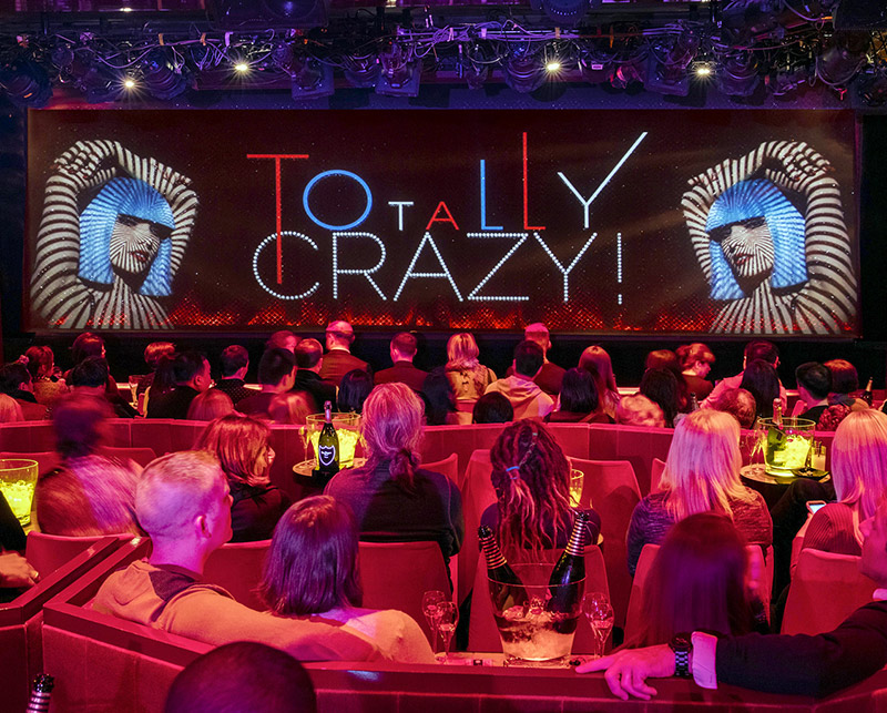 Ir al crazy horse cabaret de París