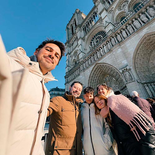 Itinerarios personalizados para viajar a París en familia, grupo, pareja.